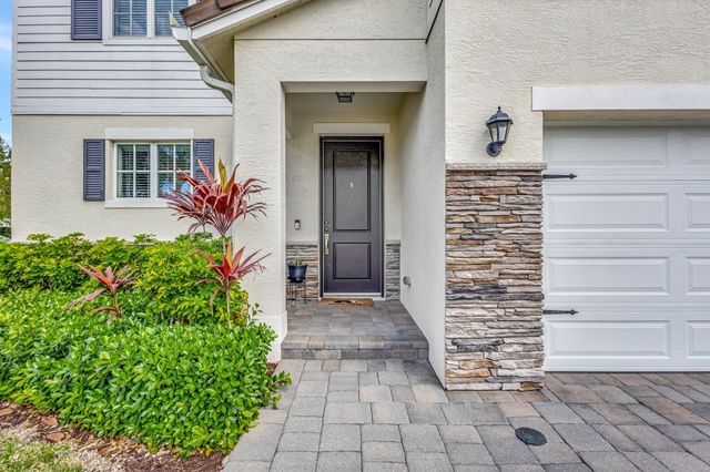 92 Palmetto Ln, Royal Palm Beach, FL 33411