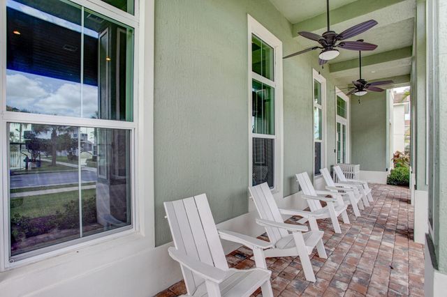 92 Palmetto Ln, Royal Palm Beach, FL 33411