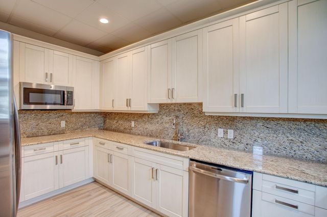 92 Palmetto Ln, Royal Palm Beach, FL 33411