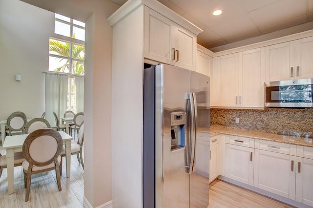 92 Palmetto Ln, Royal Palm Beach, FL 33411