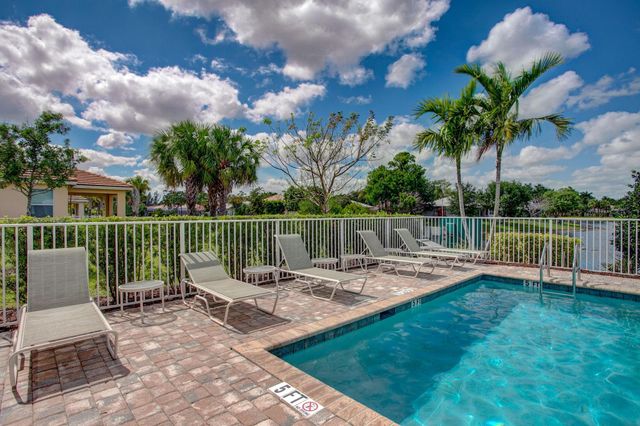 92 Palmetto Ln, Royal Palm Beach, FL 33411