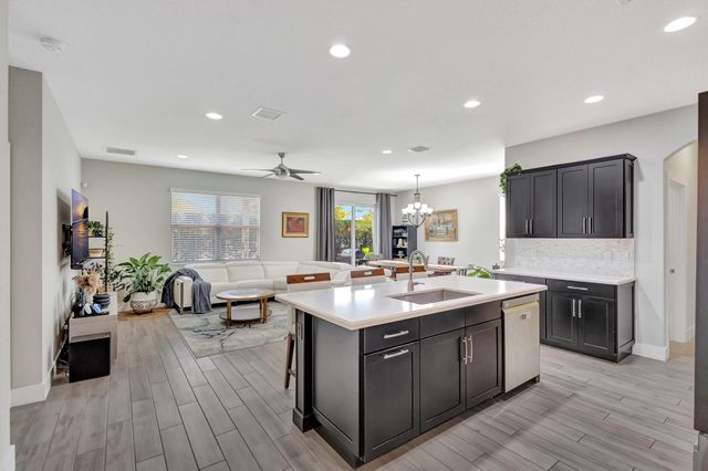 92 Palmetto Ln, Royal Palm Beach, FL 33411