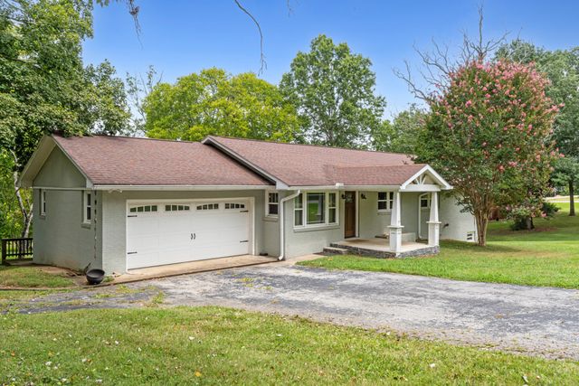 1833 Hillwood Dr, Fayetteville, TN 37334