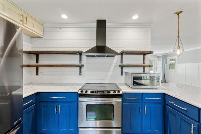 1833 Hillwood Dr, Fayetteville, TN 37334