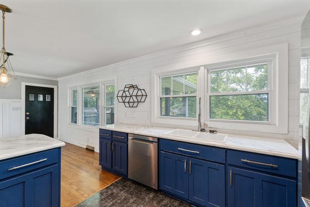 1833 Hillwood Dr, Fayetteville, TN 37334