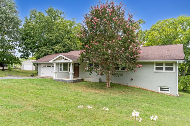 1833 Hillwood Dr, Fayetteville, TN 37334