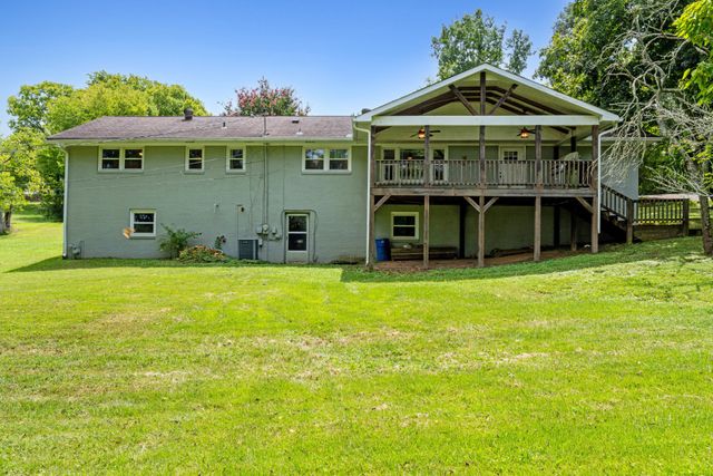 1833 Hillwood Dr, Fayetteville, TN 37334