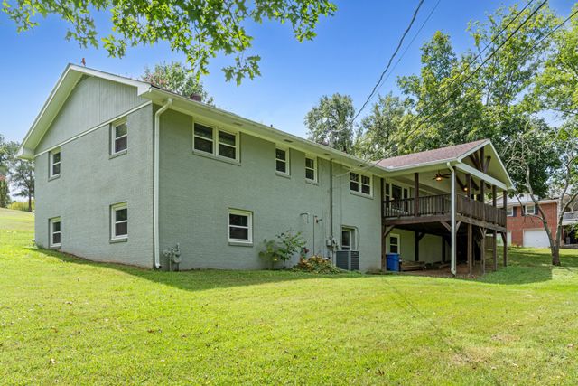 1833 Hillwood Dr, Fayetteville, TN 37334