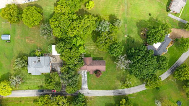 1833 Hillwood Dr, Fayetteville, TN 37334