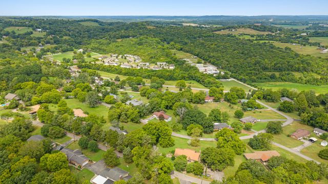 1833 Hillwood Dr, Fayetteville, TN 37334