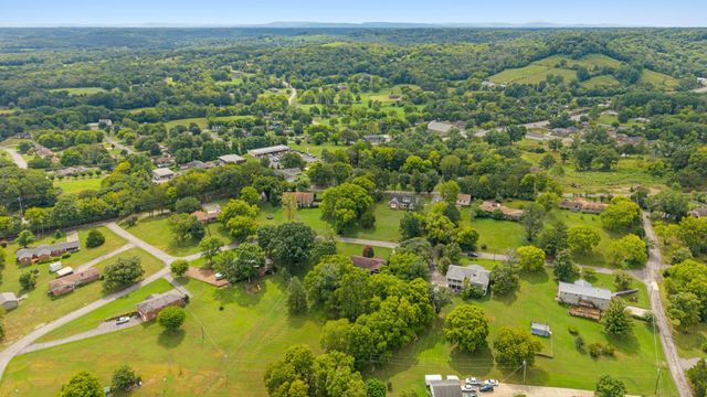 1833 Hillwood Dr, Fayetteville, TN 37334