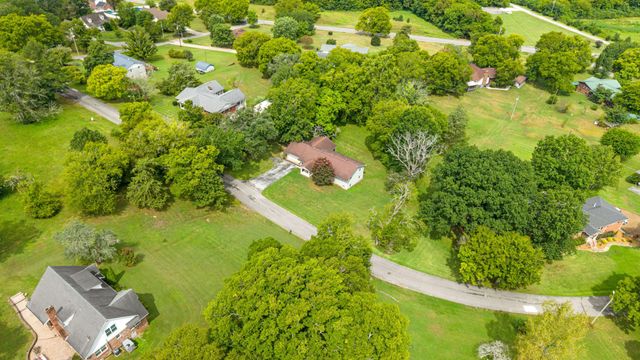 1833 Hillwood Dr, Fayetteville, TN 37334