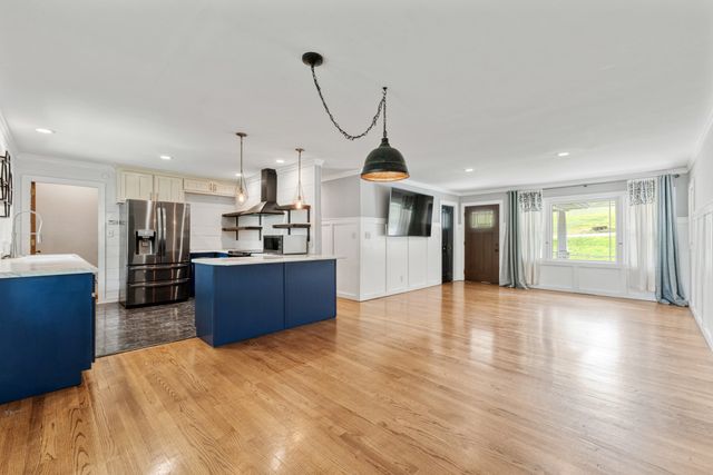 1833 Hillwood Dr, Fayetteville, TN 37334