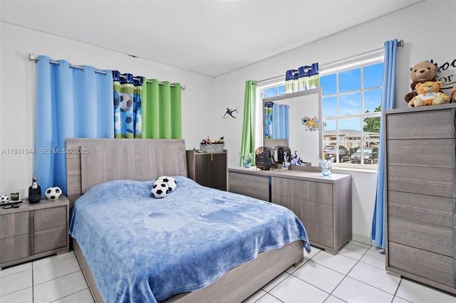 141 E 52nd Pl, Hialeah, FL 33013