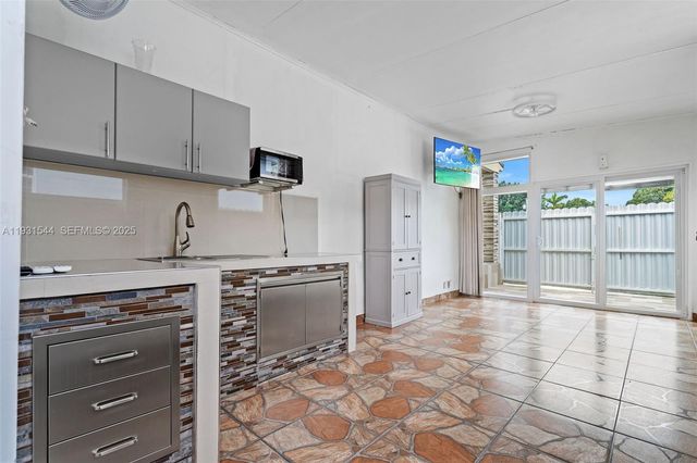 141 E 52nd Pl, Hialeah, FL 33013