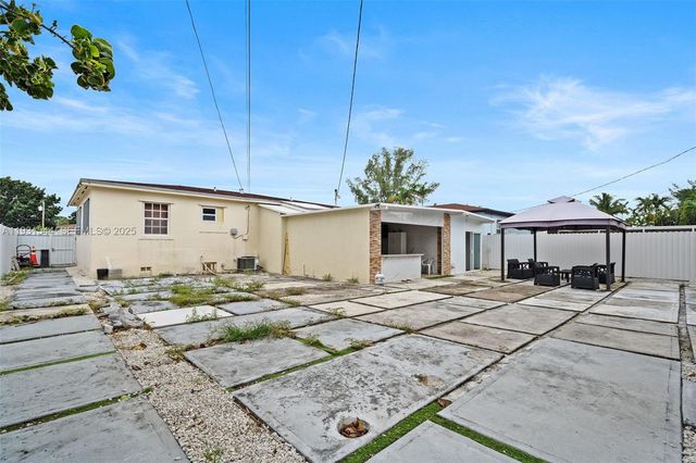 141 E 52nd Pl, Hialeah, FL 33013