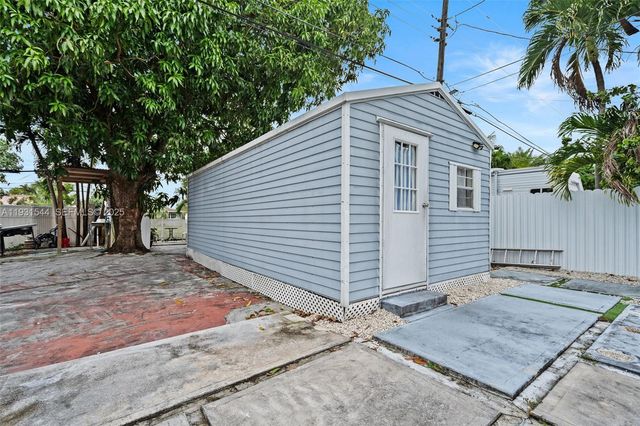 141 E 52nd Pl, Hialeah, FL 33013