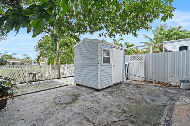 141 E 52nd Pl, Hialeah, FL 33013