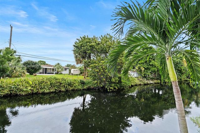 141 E 52nd Pl, Hialeah, FL 33013