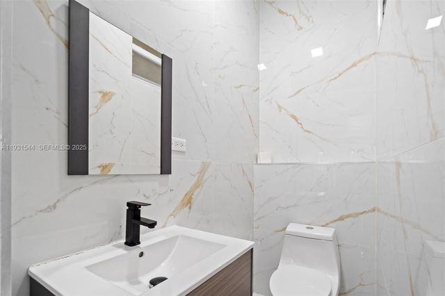 141 E 52nd Pl, Hialeah, FL 33013