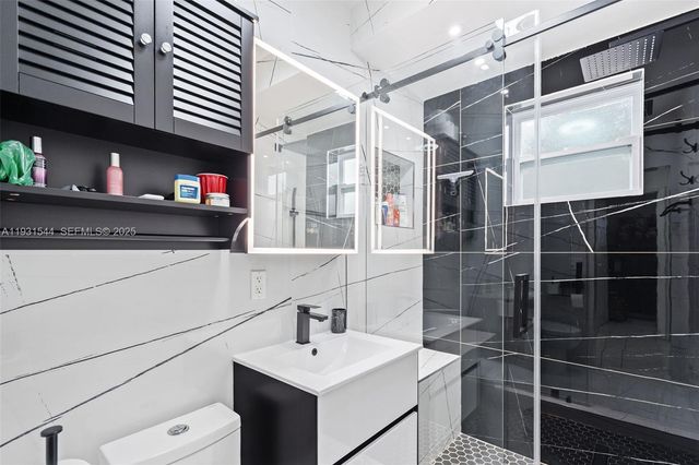 141 E 52nd Pl, Hialeah, FL 33013