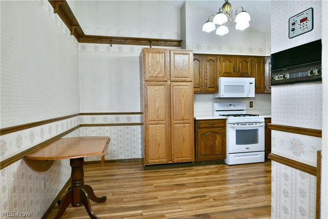 1278 Bristol Champion Townline Road NE, Bristolville, OH 44402