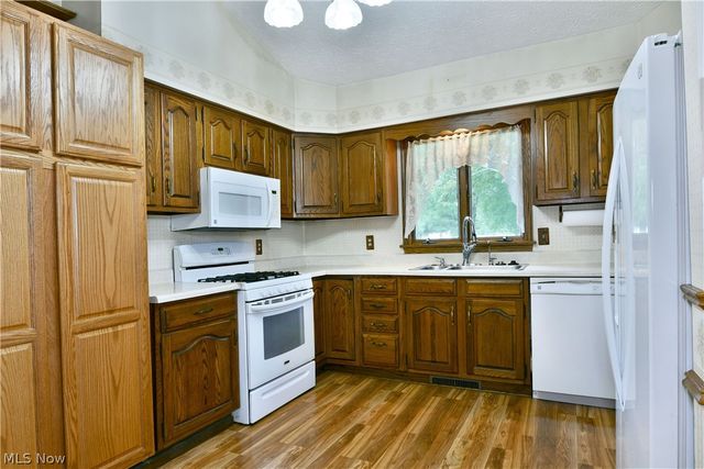 1278 Bristol Champion Townline Road NE, Bristolville, OH 44402