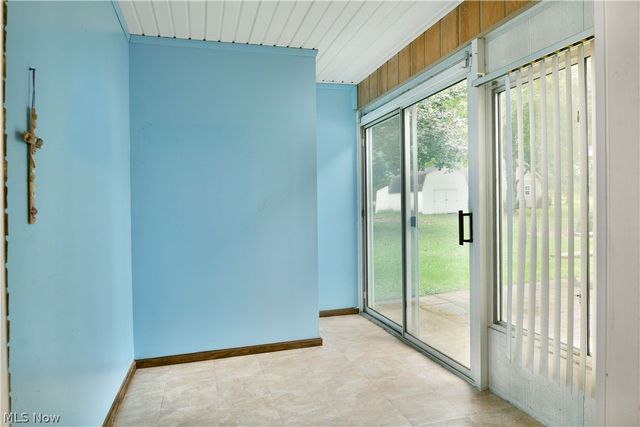 1278 Bristol Champion Townline Road NE, Bristolville, OH 44402