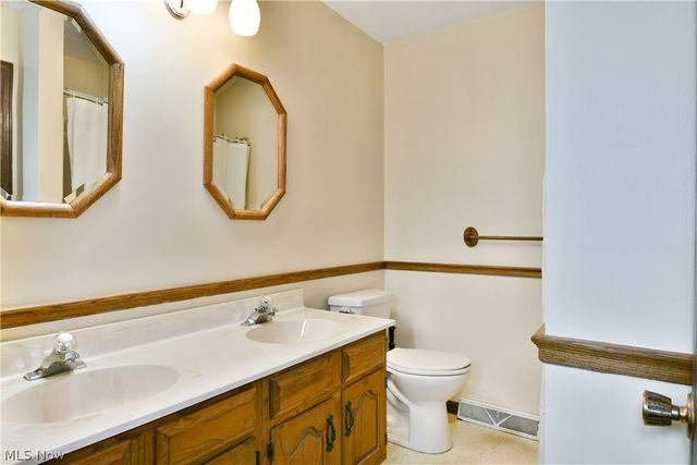 1278 Bristol Champion Townline Road NE, Bristolville, OH 44402