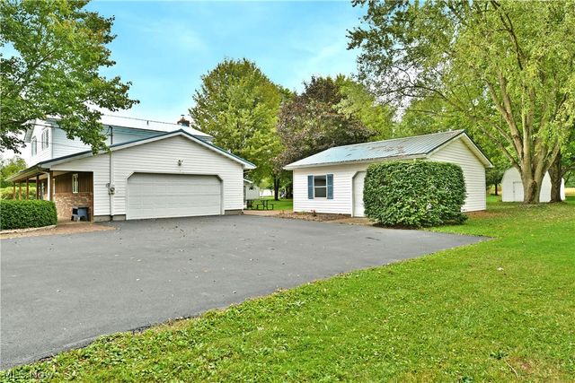 1278 Bristol Champion Townline Road NE, Bristolville, OH 44402