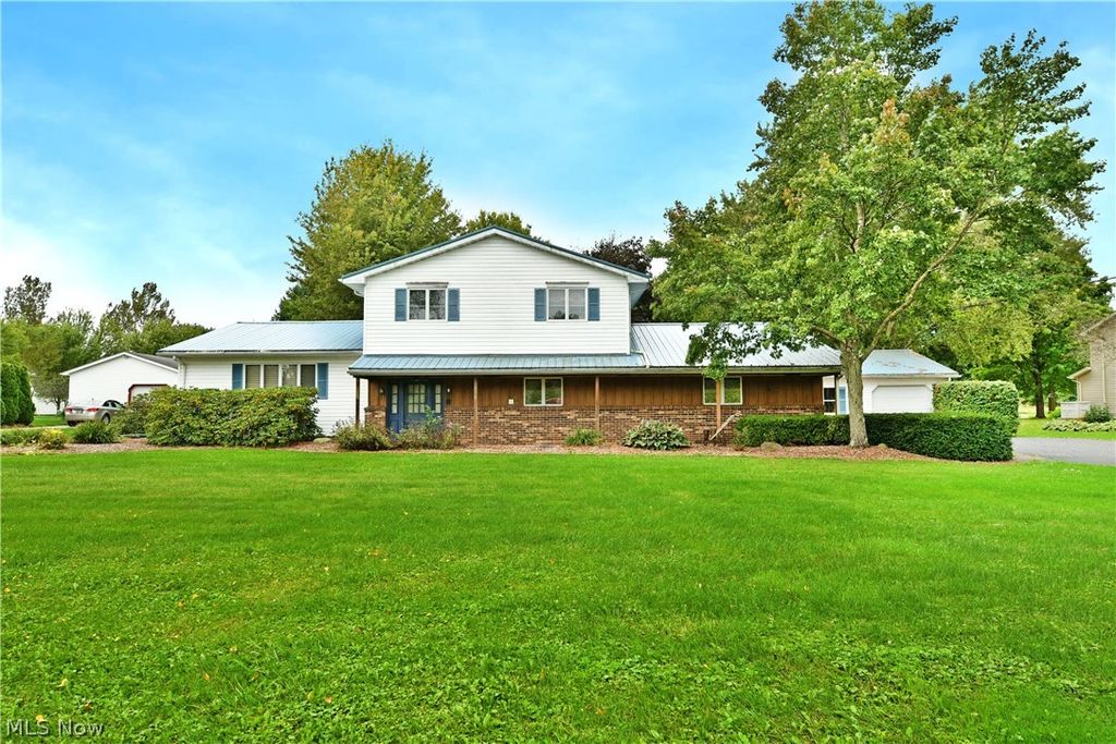 1278 Bristol Champion Townline Road NE, Bristolville, OH 44402