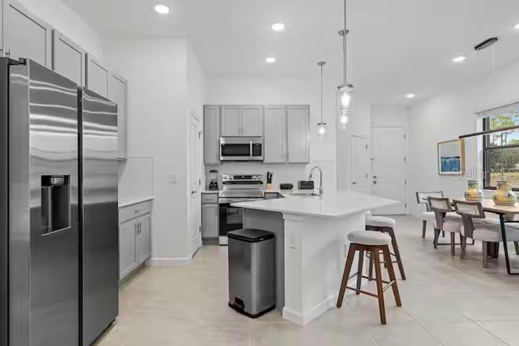 Image 3 of property listing at 10437 EBB TIDE LANE, Orlando, FL 32821