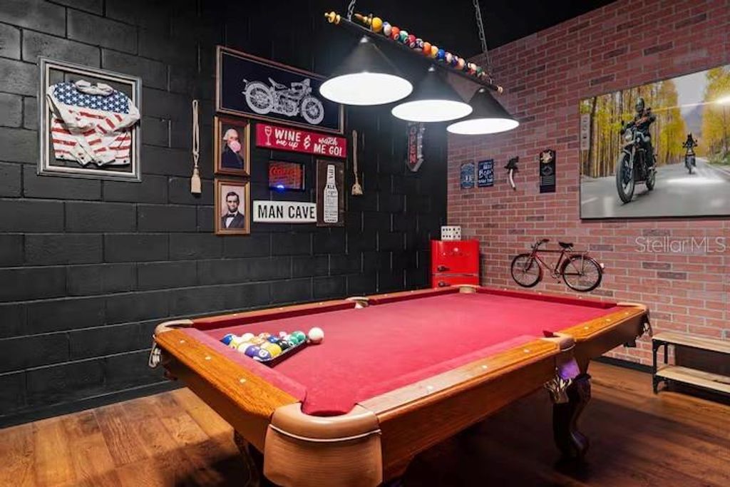 Image 25 of property listing at 10437 EBB TIDE LANE, Orlando, FL 32821