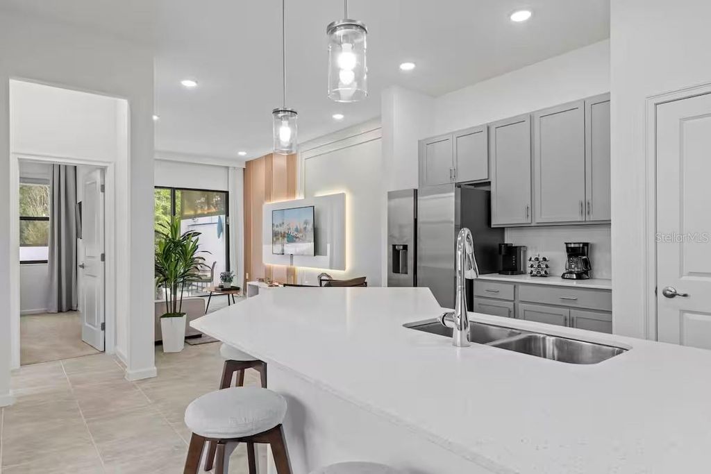 Image 5 of property listing at 10437 EBB TIDE LANE, Orlando, FL 32821