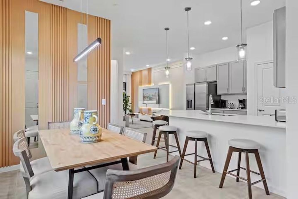 Image 6 of property listing at 10437 EBB TIDE LANE, Orlando, FL 32821