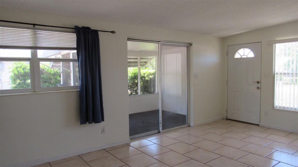 Image 12 of property listing at 2211 EMORY AVENUE, Bradenton, FL 34207