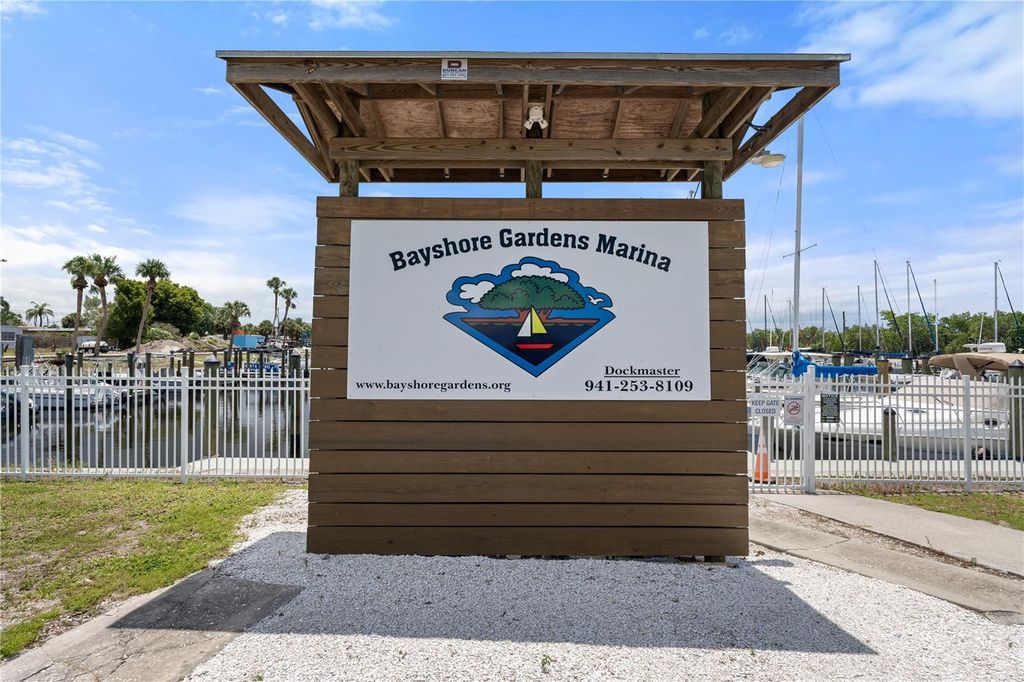 Image 5 of property listing at 2211 EMORY AVENUE, Bradenton, FL 34207