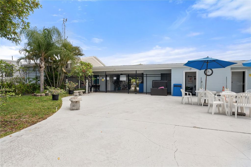 Image 6 of property listing at 2211 EMORY AVENUE, Bradenton, FL 34207