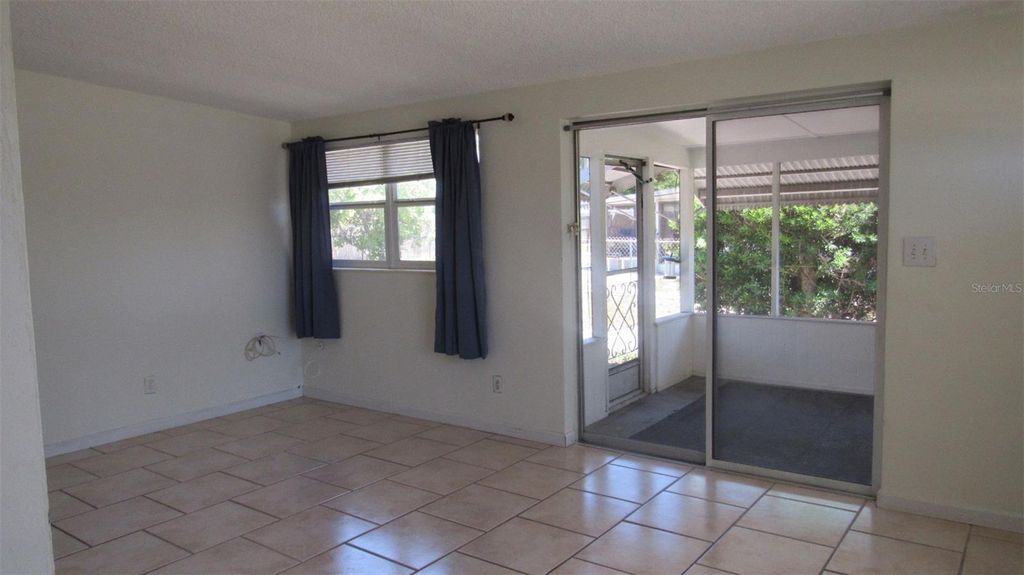 Image 10 of property listing at 2211 EMORY AVENUE, Bradenton, FL 34207