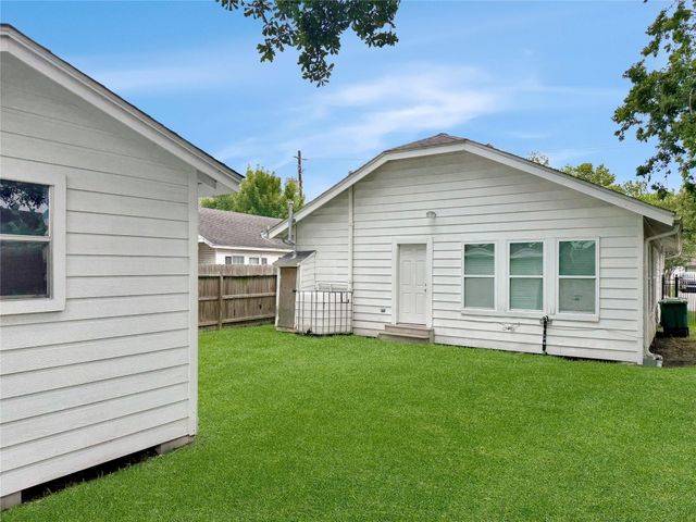 6818 Avenue O, Houston, TX 77011