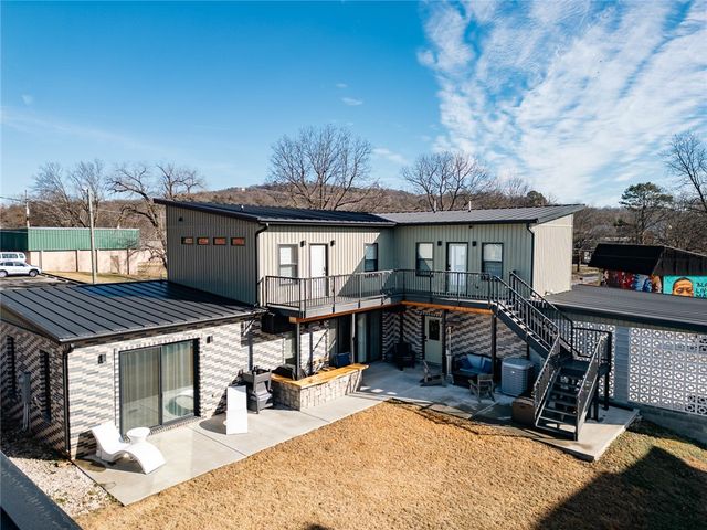 711 S Washington Avenue, Fayetteville, AR 72701