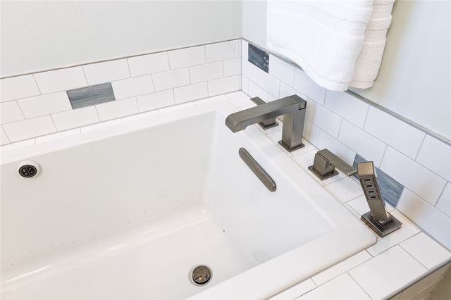 711 S Washington Avenue, Fayetteville, AR 72701