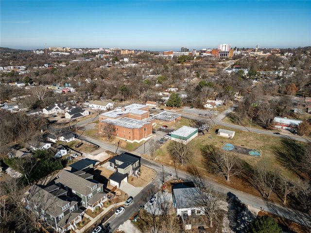 711 S Washington Avenue, Fayetteville, AR 72701