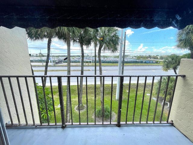 1068 N Benoist Farms Road 312, West Palm Beach, FL 33411