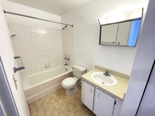 1068 N Benoist Farms Road 312, West Palm Beach, FL 33411