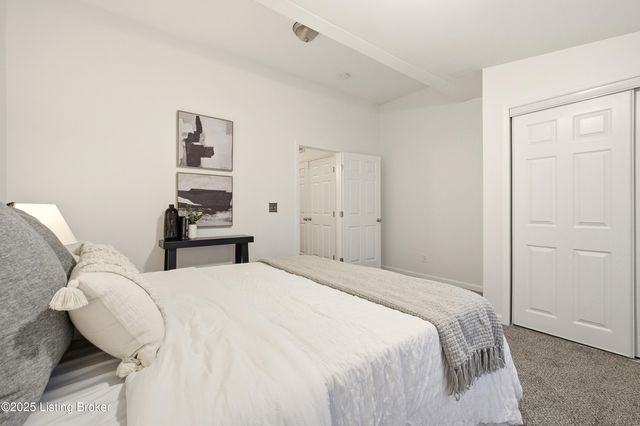 132 William St, Louisville, KY 40206