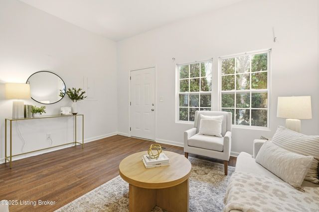 132 William St, Louisville, KY 40206