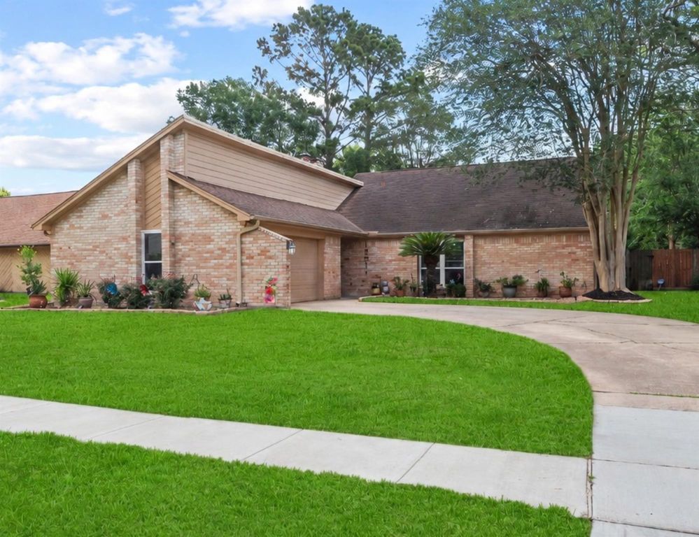 15511 Tumbling Rapids Drive, Houston, TX 77084