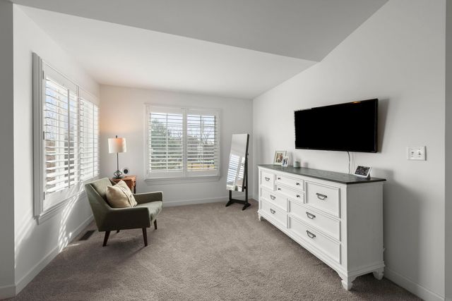 621 Western Drive, North Aurora, IL 60542