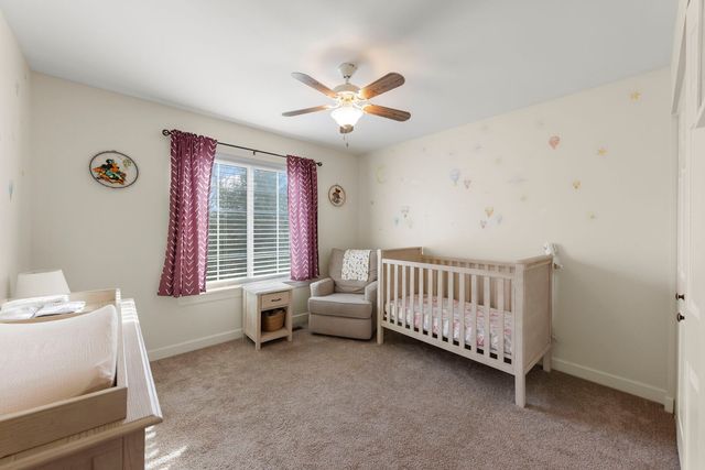 621 Western Drive, North Aurora, IL 60542